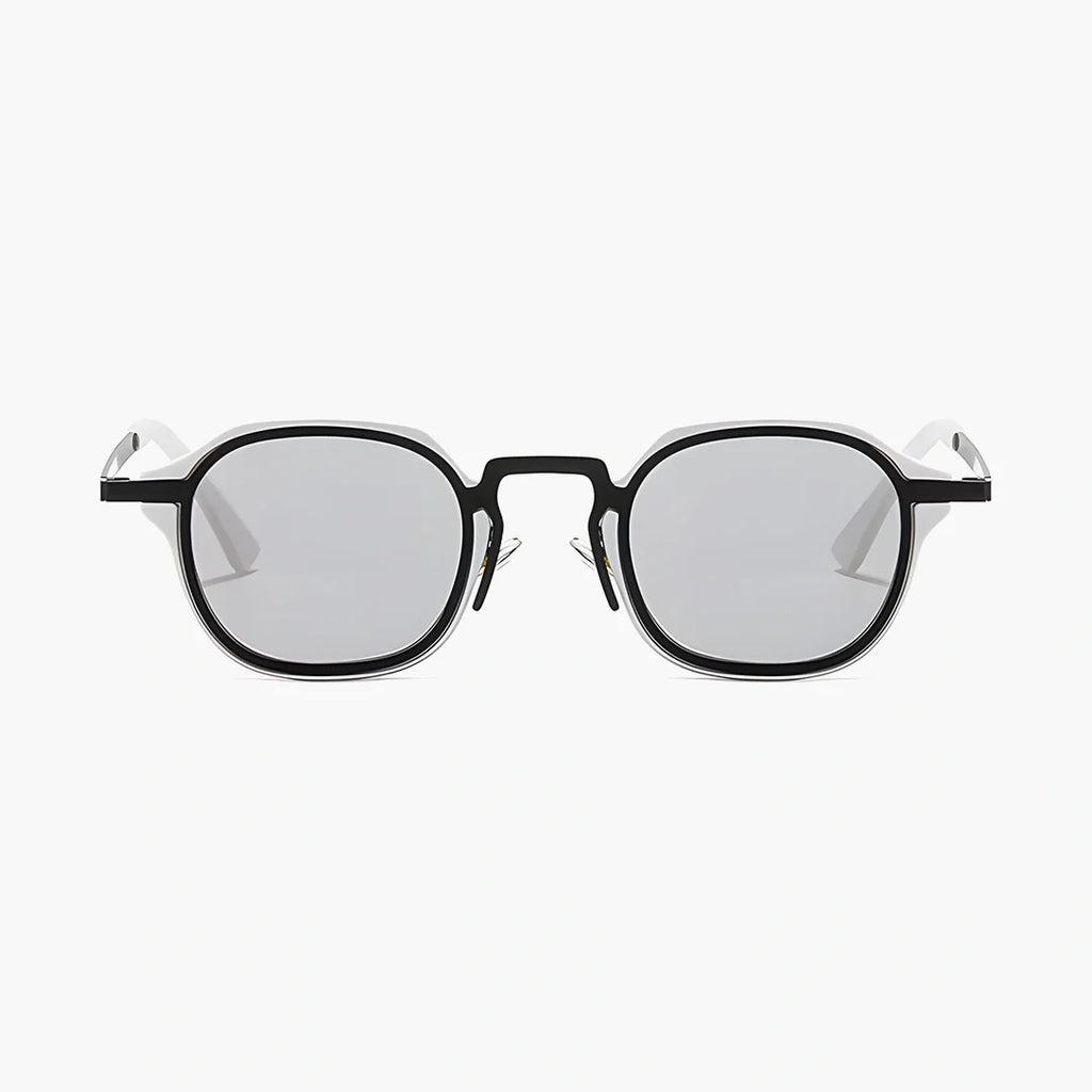 CAPRI. black/white